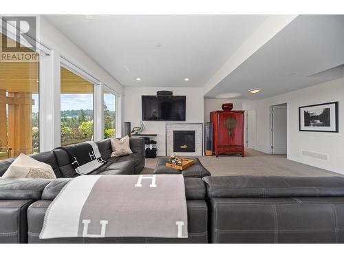 173 Whitetail Ridge, Vernon, BC - Indoor Photo Showing Living Room With Fireplace