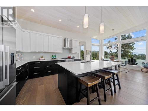 173 Whitetail Ridge, Vernon, BC - Indoor Photo Showing Kitchen With Upgraded Kitchen