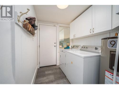 930 Vernon Avenue, Penticton, BC - Indoor Photo Showing Laundry Room