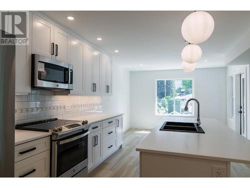 1407 Crease  Avenue, Nelson, BC - Indoor Photo Showing Kitchen With Double Sink With Upgraded Kitchen