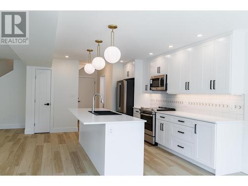 1407 Crease  Avenue, Nelson, BC - Indoor Photo Showing Kitchen With Double Sink With Upgraded Kitchen