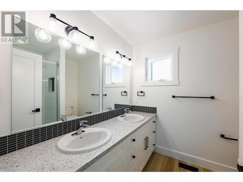 1407 Crease  Avenue, Nelson, BC - Indoor Photo Showing Bathroom