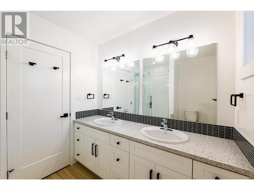 1407 Crease  Avenue, Nelson, BC - Indoor Photo Showing Bathroom