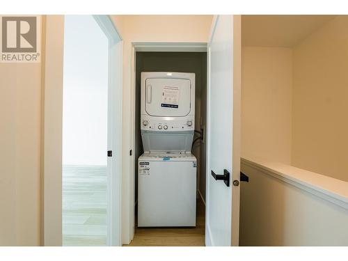 1407 Crease  Avenue, Nelson, BC - Indoor Photo Showing Laundry Room