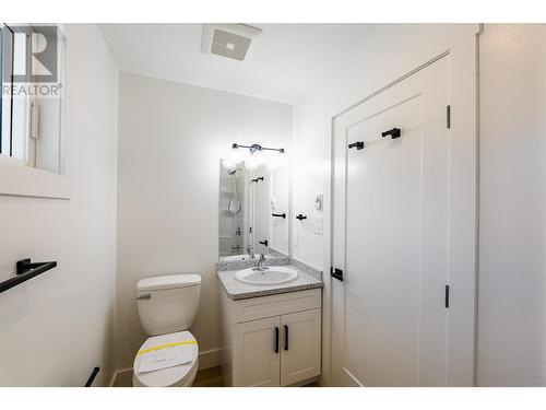 1407 Crease  Avenue, Nelson, BC - Indoor Photo Showing Bathroom