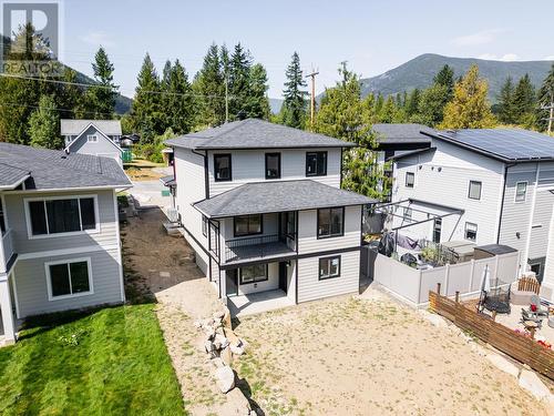 1407 Crease  Avenue, Nelson, BC - Outdoor