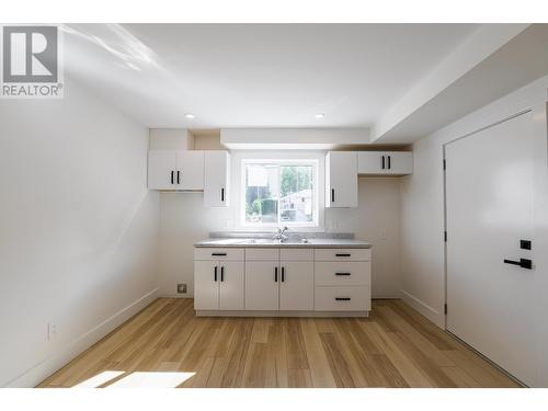 1407 Crease  Avenue, Nelson, BC - Indoor Photo Showing Kitchen