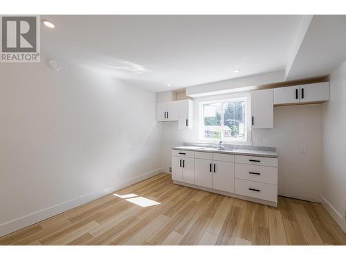 1407 Crease  Avenue, Nelson, BC - Indoor Photo Showing Kitchen