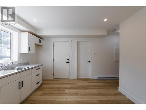 1407 Crease  Avenue, Nelson, BC - Indoor Photo Showing Kitchen