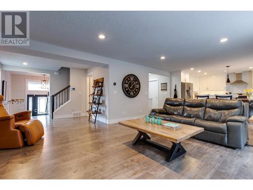 7127 Foxridge Avenue, Prince George, BC - Indoor Photo Showing Living Room