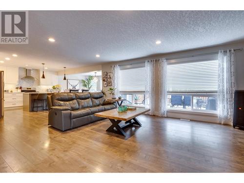 7127 Foxridge Avenue, Prince George, BC - Indoor Photo Showing Living Room