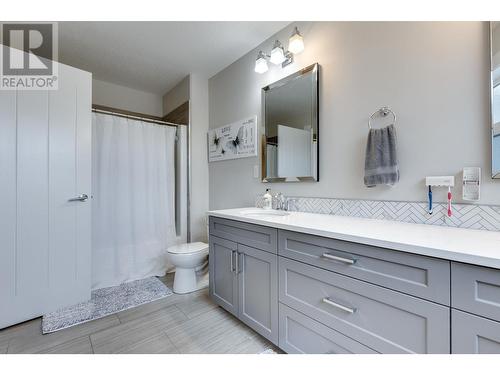 7127 Foxridge Avenue, Prince George, BC - Indoor Photo Showing Bathroom