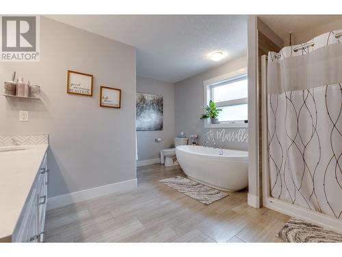 7127 Foxridge Avenue, Prince George, BC - Indoor Photo Showing Bathroom