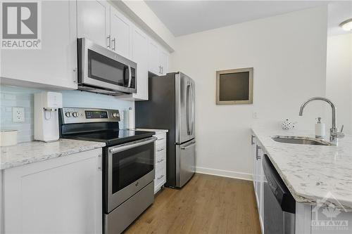 192 Forward Avenue Unit#D, Ottawa, ON - Indoor Photo Showing Kitchen With Stainless Steel Kitchen With Upgraded Kitchen