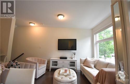 192 Forward Avenue Unit#D, Ottawa, ON - Indoor Photo Showing Living Room