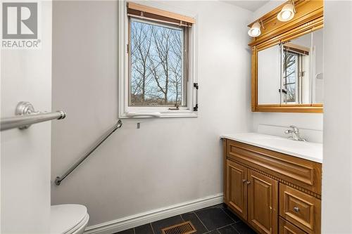 161 Chatellerault, Shediac, NB - Indoor Photo Showing Bathroom