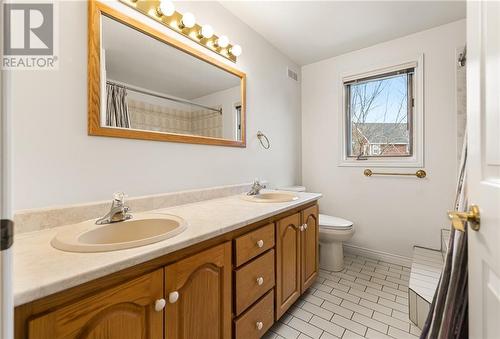 161 Chatellerault, Shediac, NB - Indoor Photo Showing Bathroom