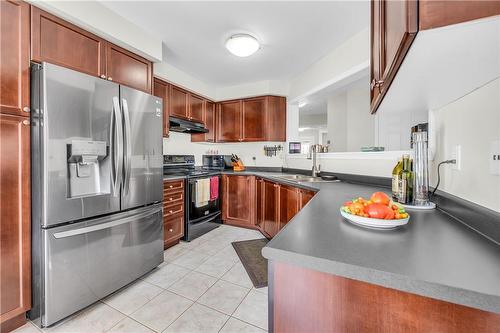 4083 Gunby Crescent, Burlington, ON - Indoor Photo Showing Kitchen