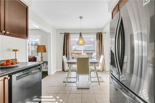 4083 Gunby Crescent, Burlington, ON - Indoor Photo Showing Kitchen