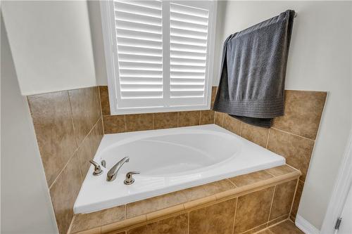 4083 Gunby Crescent, Burlington, ON - Indoor Photo Showing Bathroom