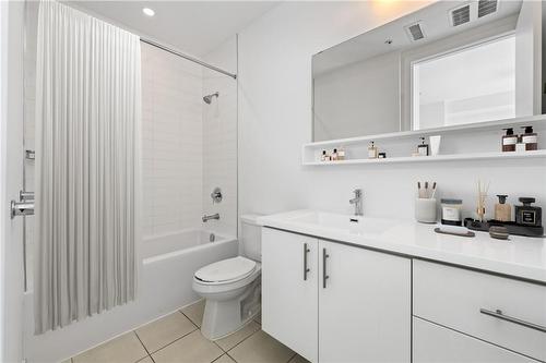 *VIRTUALLY STAGED - 40 Esplanade Lane|Unit #601, Grimsby, ON - Indoor Photo Showing Bathroom