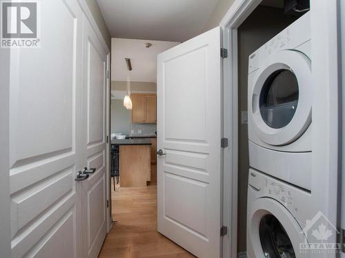 655 Beauparc Private Unit#402, Ottawa, ON - Indoor Photo Showing Laundry Room