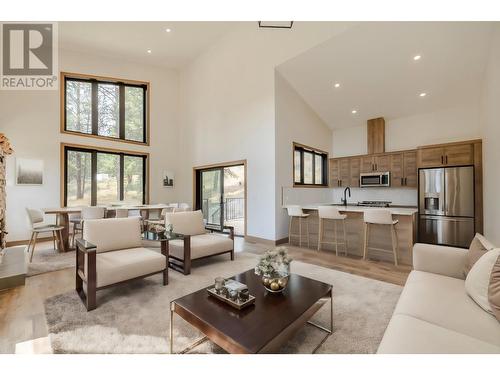 6674 Wardner-Kikomun Road Unit# 10, Wardner, BC - Indoor Photo Showing Living Room