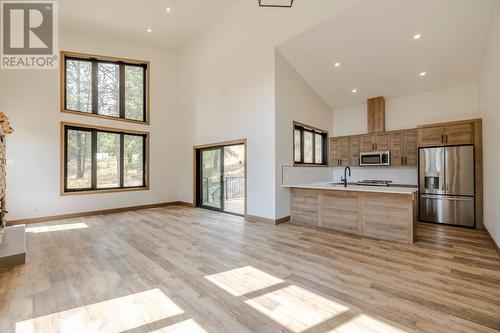 6674 Wardner-Kikomun Road Unit# 10, Wardner, BC - Indoor Photo Showing Kitchen