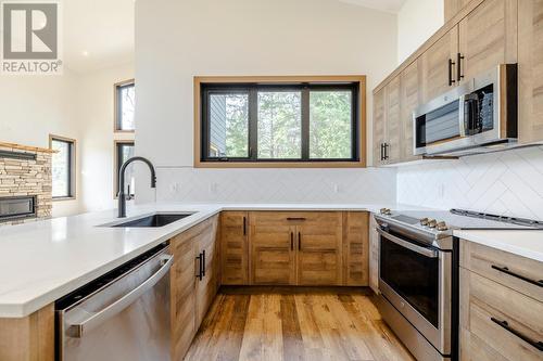 6674 Wardner-Kikomun Road Unit# 10, Wardner, BC - Indoor Photo Showing Kitchen With Upgraded Kitchen