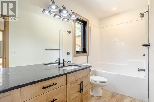 6674 Wardner-Kikomun Road Unit# 10, Wardner, BC - Indoor Photo Showing Bathroom