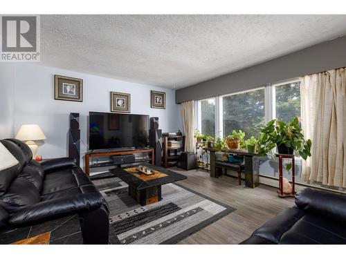 315 6Th  Street, Cranbrook, BC - Indoor Photo Showing Living Room