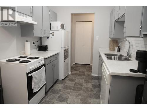 305 10216 102 Avenue, Fort St. John, BC - Indoor Photo Showing Kitchen With Double Sink