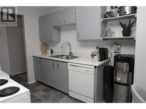 305 10216 102 Avenue, Fort St. John, BC - Indoor Photo Showing Kitchen With Double Sink