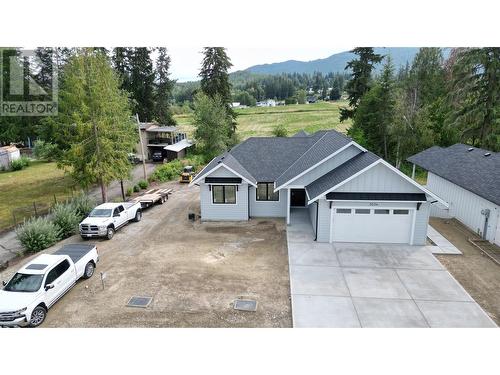 3534 16 Avenue Ne, Salmon Arm, BC - Outdoor