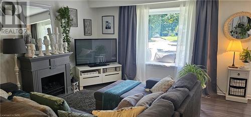 Bright updated windows allow lots of natural light - 4509 Sussex Drive, Niagara Falls, ON - Indoor Photo Showing Living Room With Fireplace