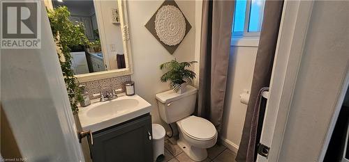 4509 Sussex Drive, Niagara Falls, ON - Indoor Photo Showing Bathroom