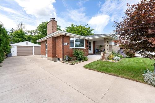 3085 Kingswood Crescent, Niagara Falls, ON - Outdoor With Facade