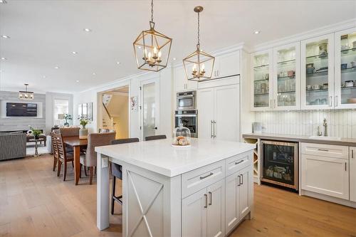 621 Hurd Avenue, Burlington, ON - Indoor Photo Showing Kitchen With Upgraded Kitchen