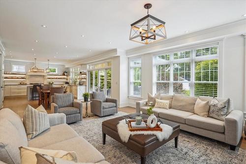 621 Hurd Avenue, Burlington, ON - Indoor Photo Showing Living Room