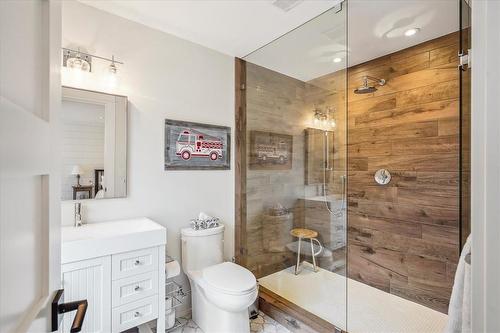 621 Hurd Avenue, Burlington, ON - Indoor Photo Showing Bathroom