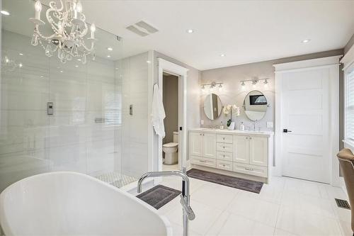 621 Hurd Avenue, Burlington, ON - Indoor Photo Showing Bathroom