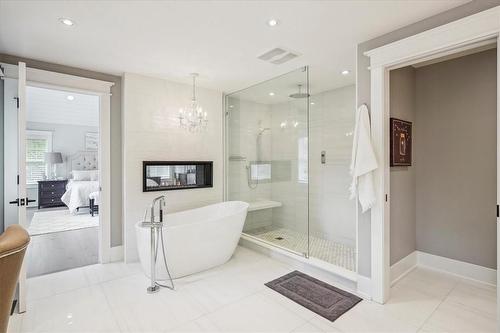 621 Hurd Avenue, Burlington, ON - Indoor Photo Showing Bathroom