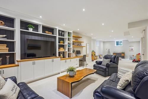 621 Hurd Avenue, Burlington, ON - Indoor Photo Showing Living Room