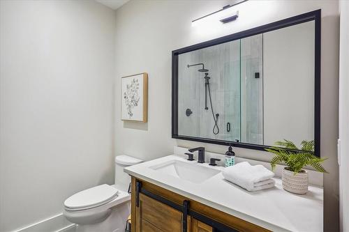 621 Hurd Avenue, Burlington, ON - Indoor Photo Showing Bathroom