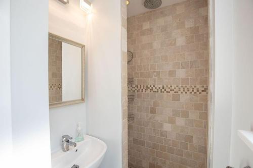 1431 Lewisham Drive, Mississauga, ON - Indoor Photo Showing Bathroom