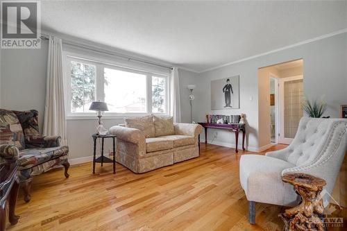 1479 Bradshaw Crescent, Ottawa, ON - Indoor Photo Showing Living Room