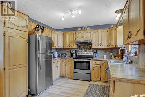 46 Willow Crescent, Fort Qu'Appelle, SK - Indoor Photo Showing Kitchen With Double Sink