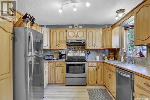 46 Willow Crescent, Fort Qu'Appelle, SK - Indoor Photo Showing Kitchen With Double Sink