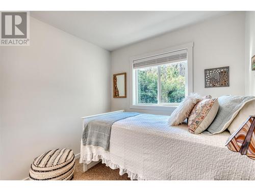 1149 Maple Street, Okanagan Falls, BC - Indoor Photo Showing Bedroom