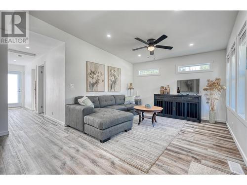 1149 Maple Street, Okanagan Falls, BC - Indoor Photo Showing Living Room